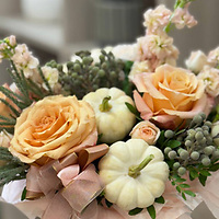 Композиции с декоративными тыковками