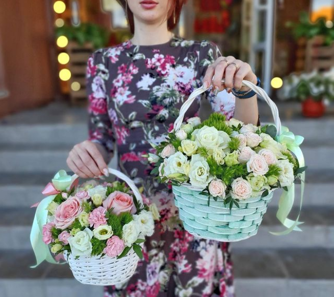 цветы в корзинках