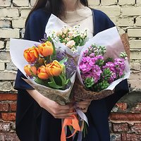 Букет для воспитателя и нянечки в детском саду