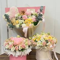 Букеты в шляпных коробках и корзинах