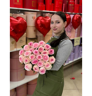 Розовая роза