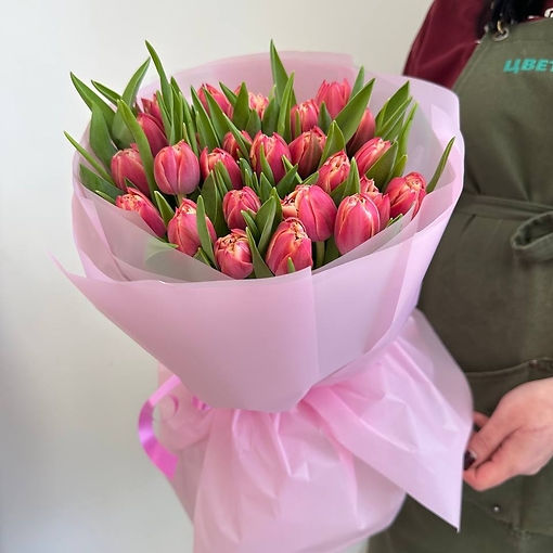 25 махровых тюльпанов в матовой упаковке.